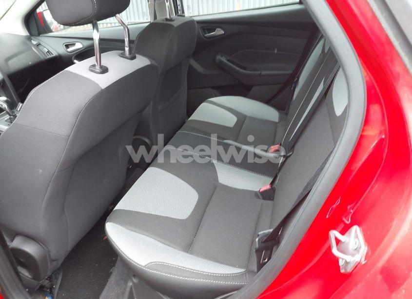Photo 8 of 2012 Ford Focus SE (VIN 1FAHP3F22CL286953)