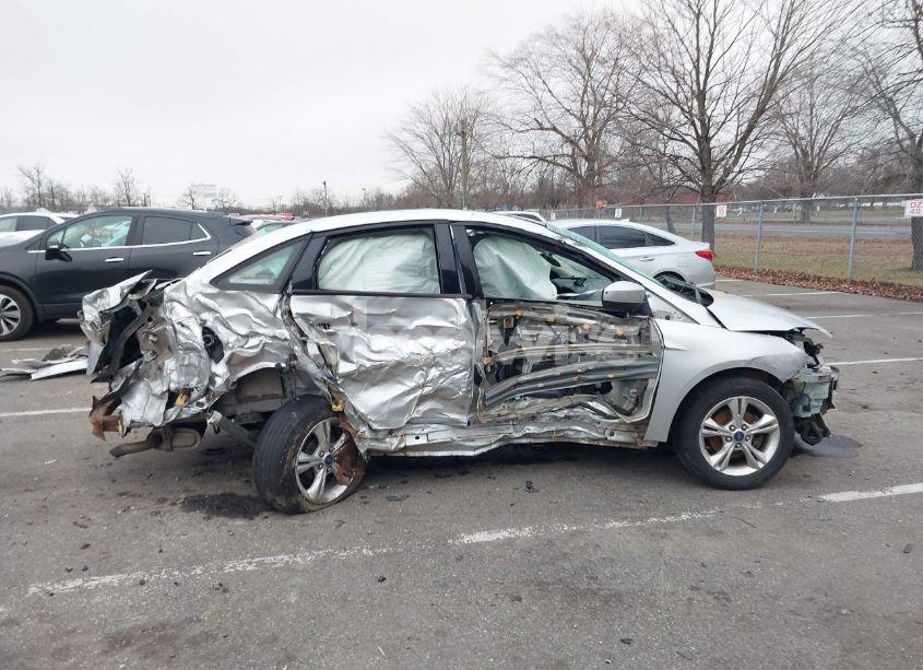 Photo 12 of 2012 Ford Focus SE (VIN 1FAHP3F22CL303458)