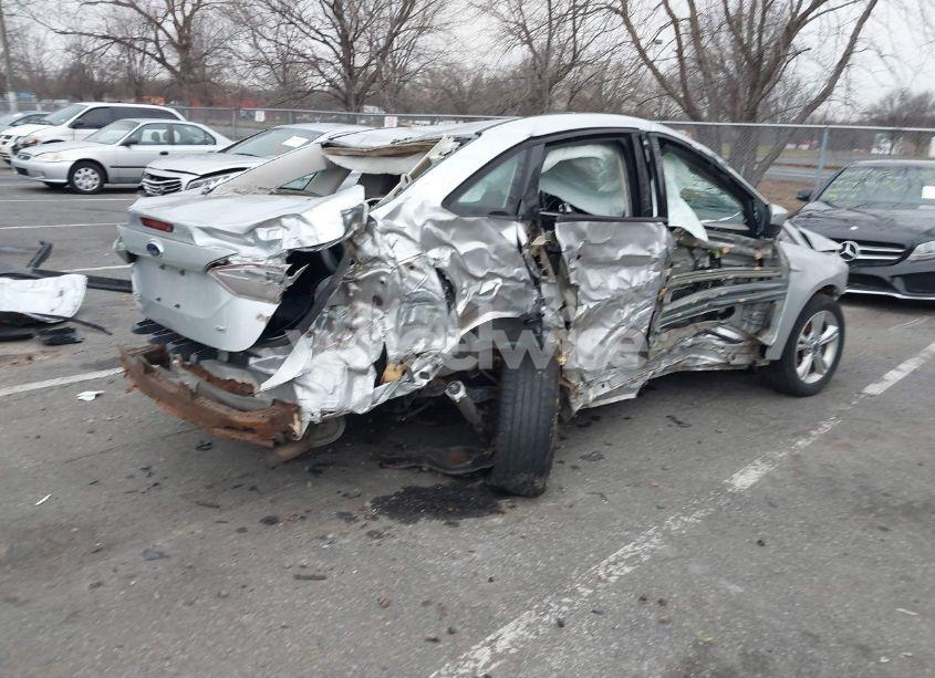 Photo 4 of 2012 Ford Focus SE (VIN 1FAHP3F22CL303458)