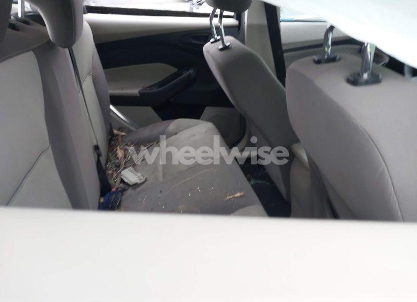 Photo 8 of 2012 Ford Focus SE (VIN 1FAHP3F22CL303458)