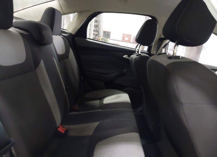 Photo 8 of 2012 Ford Focus SE (VIN 1FAHP3F22CL330725)