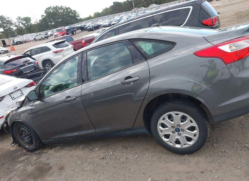 Photo 14 of 2012 Ford Focus SE (VIN 1FAHP3F22CL413510)