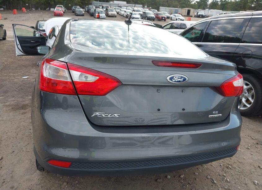 Photo 16 of 2012 Ford Focus SE (VIN 1FAHP3F22CL413510)