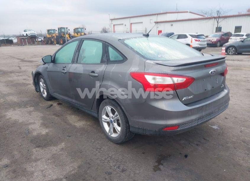 Photo 3 of 2012 Ford Focus SE (VIN 1FAHP3F22CL414740)