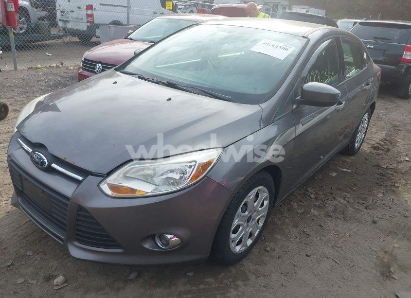 Photo 2 of 2012 Ford Focus SE (VIN 1FAHP3F22CL441730)