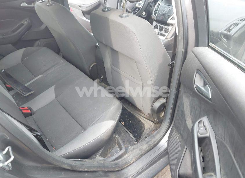 Photo 8 of 2012 Ford Focus SE (VIN 1FAHP3F22CL441730)