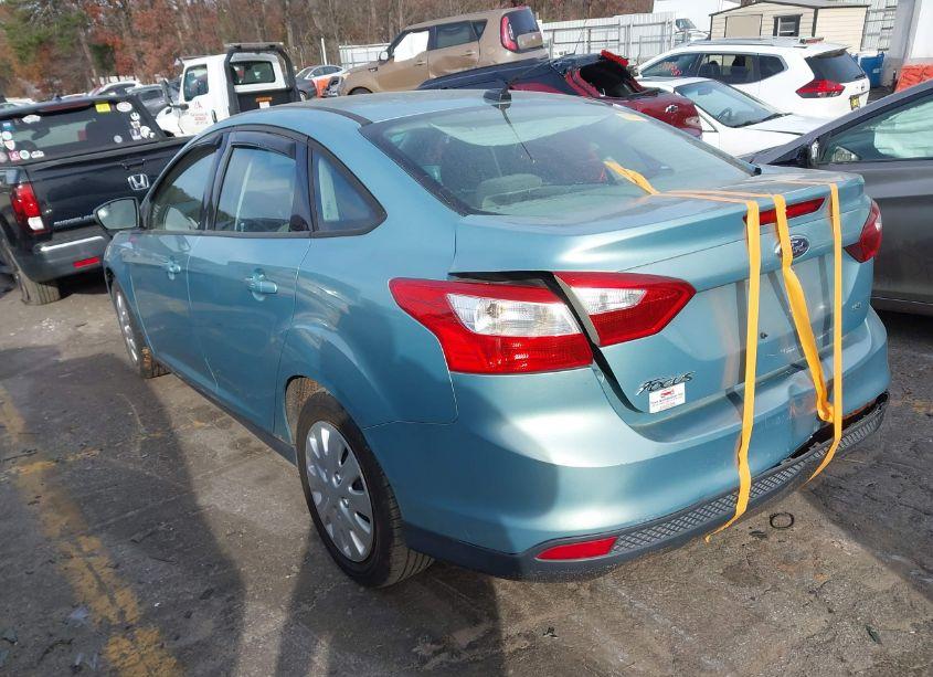 Photo 3 of 2012 Ford Focus SE (VIN 1FAHP3F22CL447043)