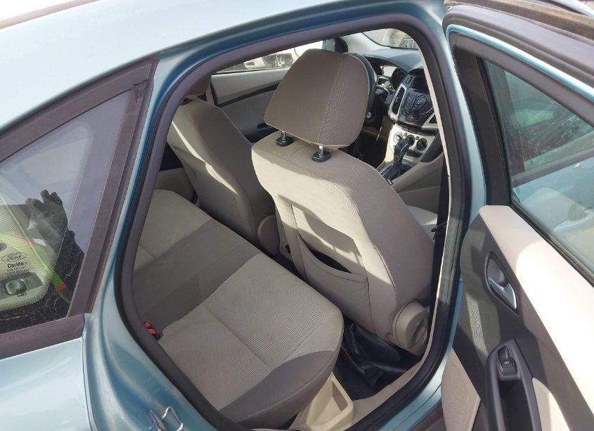 Photo 8 of 2012 Ford Focus SE (VIN 1FAHP3F22CL447043)