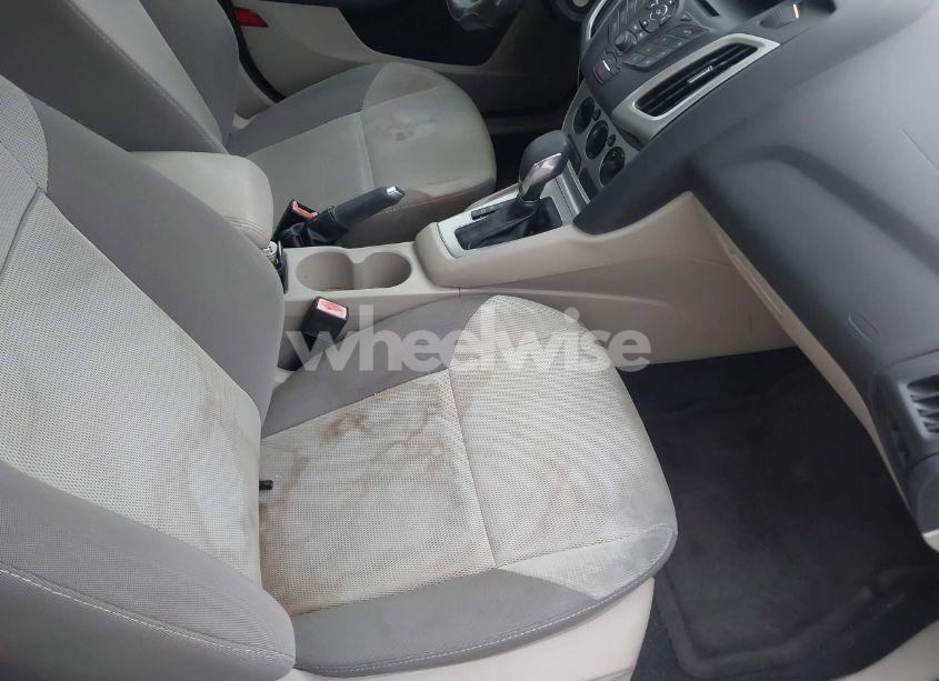 Photo 5 of 2012 Ford Focus SE (VIN 1FAHP3F22CL456552)