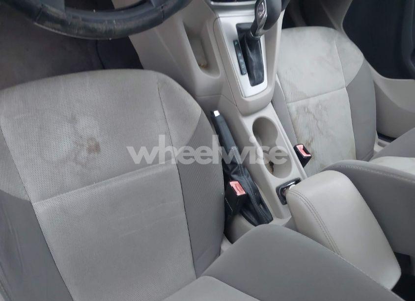Photo 6 of 2012 Ford Focus SE (VIN 1FAHP3F22CL456552)