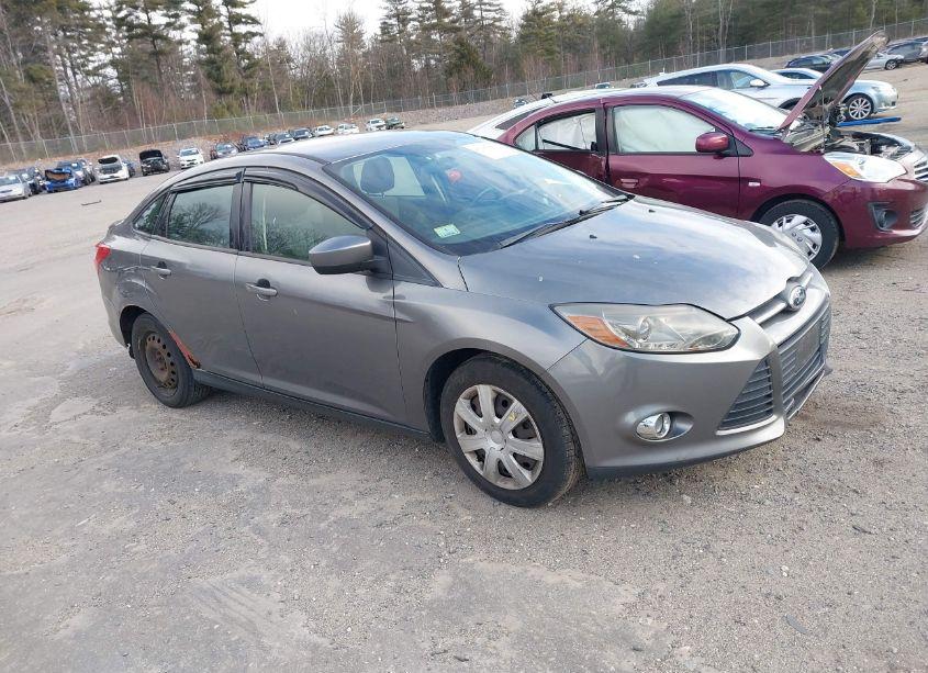 2012 Ford Focus SE (VIN 1FAHP3F23CL103933) main photo