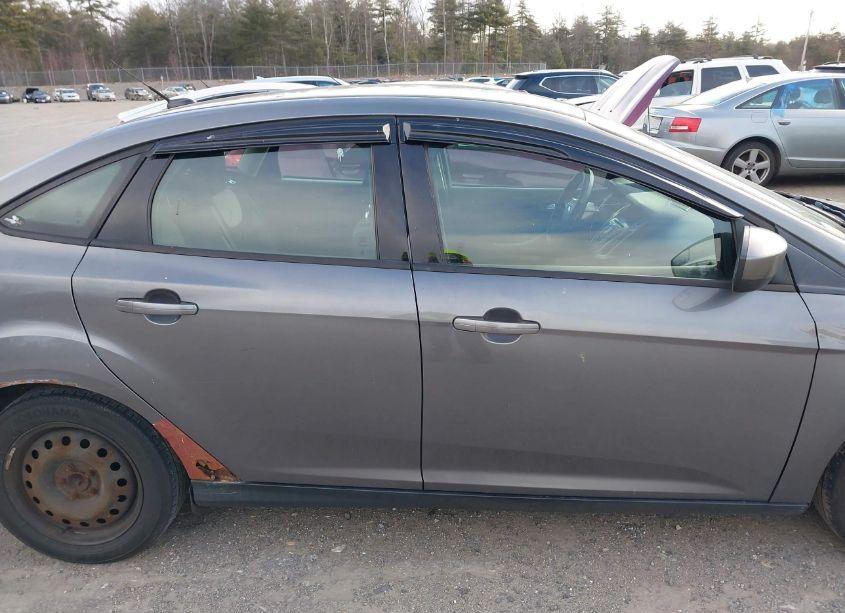 Photo 13 of 2012 Ford Focus SE (VIN 1FAHP3F23CL103933)