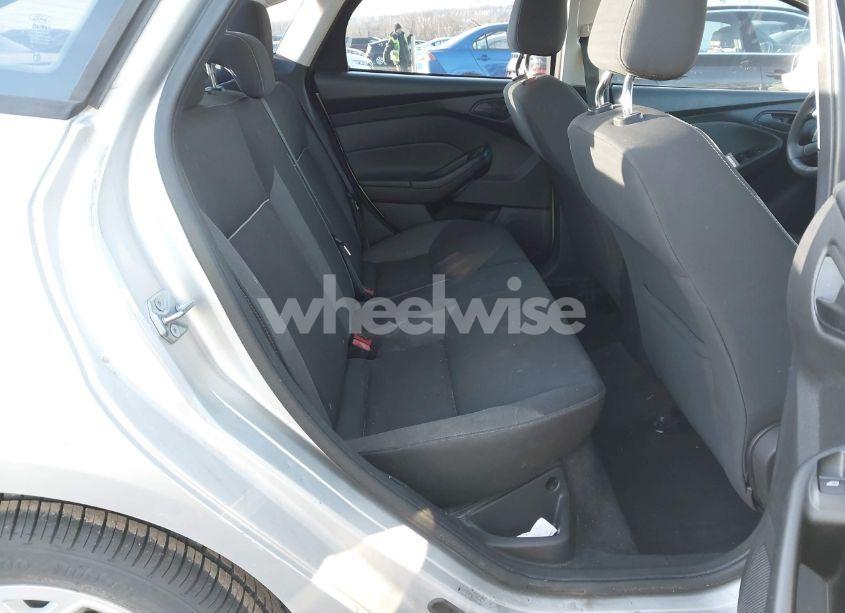 Photo 8 of 2012 Ford Focus SE (VIN 1FAHP3F23CL121347)