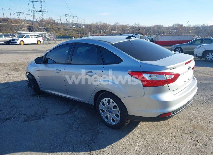 Photo 3 of 2012 Ford Focus SE (VIN 1FAHP3F23CL126628)