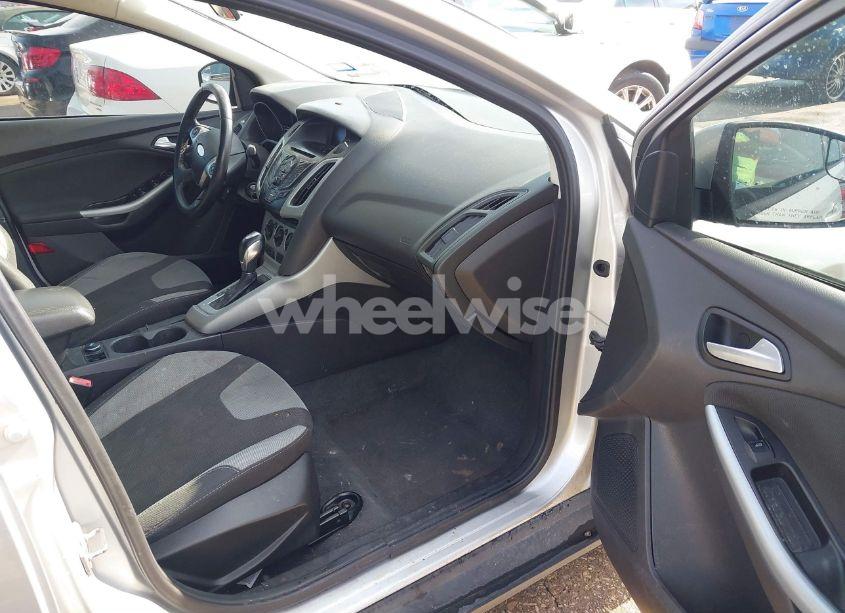 Photo 5 of 2012 Ford Focus SE (VIN 1FAHP3F23CL153957)