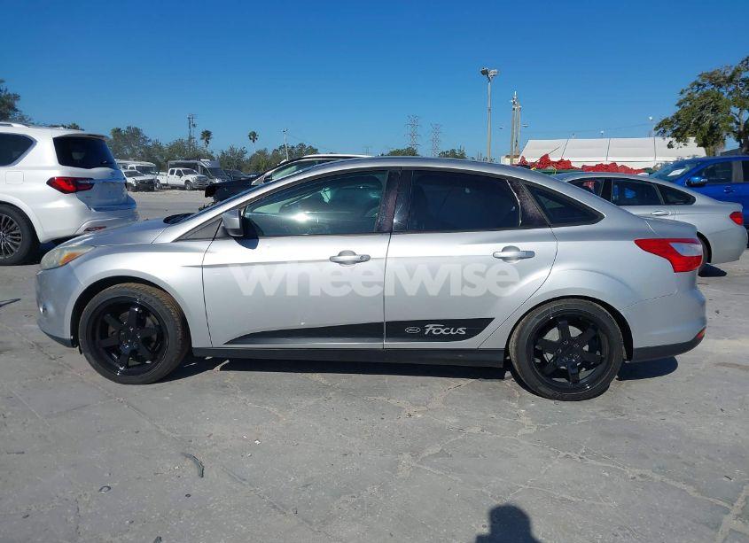 Photo 14 of 2012 Ford Focus SE (VIN 1FAHP3F23CL265724)