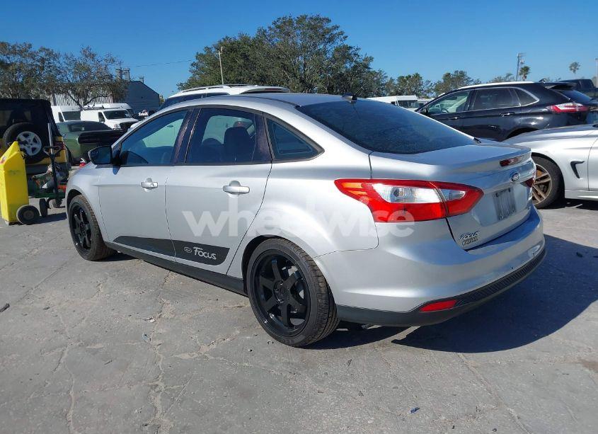 Photo 3 of 2012 Ford Focus SE (VIN 1FAHP3F23CL265724)