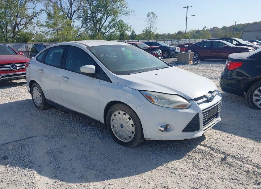 2012 Ford Focus SE (VIN 1FAHP3F23CL277663) main photo