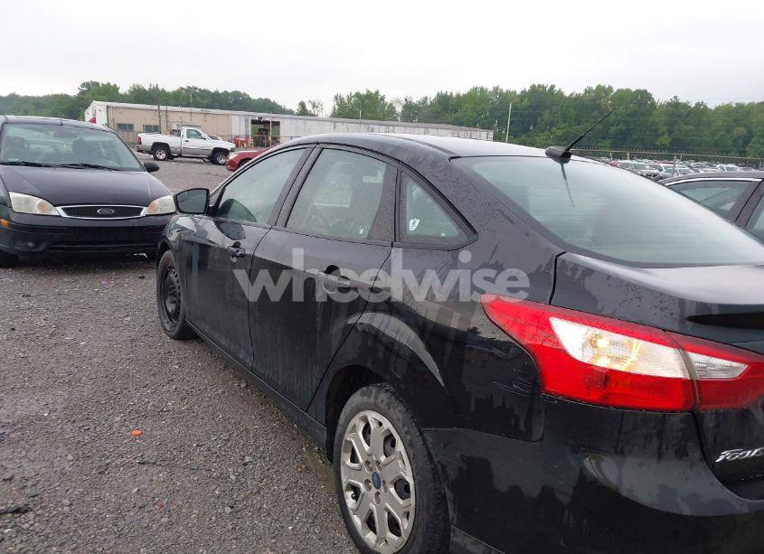 Photo 3 of 2012 Ford Focus SE (VIN 1FAHP3F23CL277971)