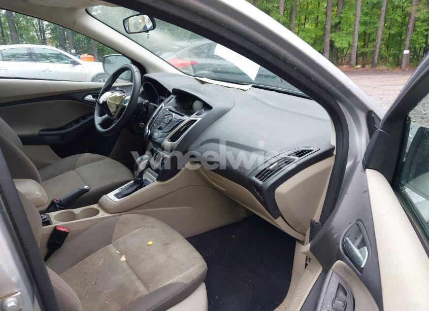 Photo 5 of 2012 Ford Focus SE (VIN 1FAHP3F23CL299176)