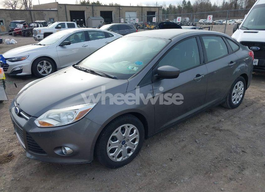 Photo 2 of 2012 Ford Focus SE (VIN 1FAHP3F23CL319524)
