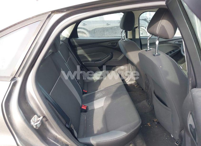 Photo 8 of 2012 Ford Focus SE (VIN 1FAHP3F23CL319524)