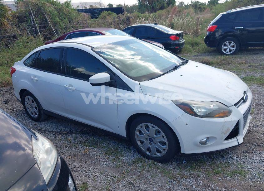 2012 Ford Focus SE (VIN 1FAHP3F23CL331995) main photo
