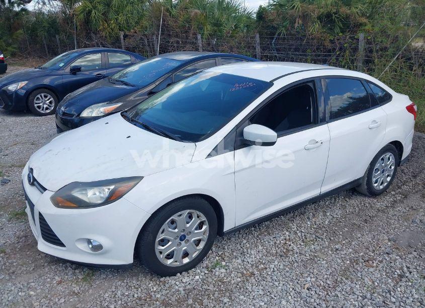 Photo 2 of 2012 Ford Focus SE (VIN 1FAHP3F23CL331995)