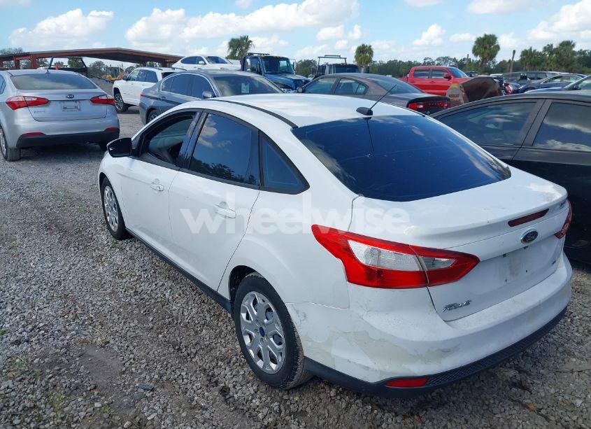 Photo 3 of 2012 Ford Focus SE (VIN 1FAHP3F23CL331995)