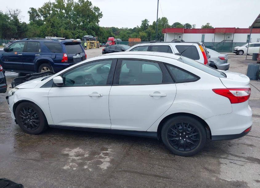 Photo 14 of 2012 Ford Focus SE (VIN 1FAHP3F23CL341023)