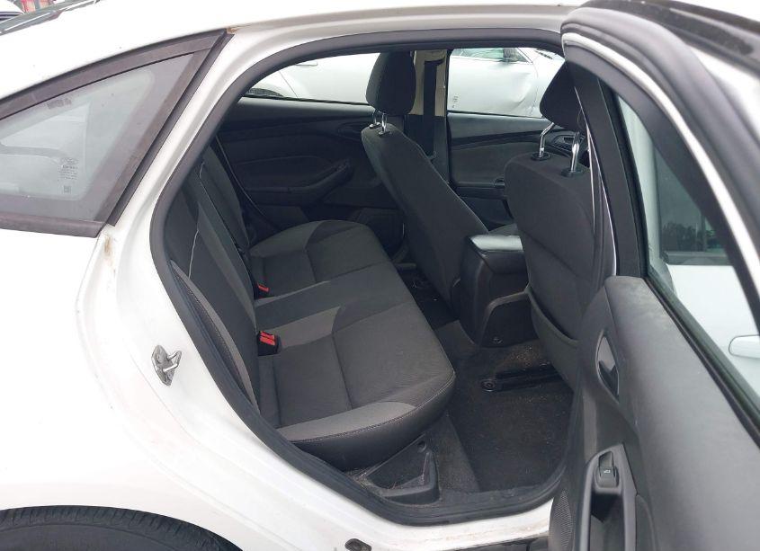 Photo 8 of 2012 Ford Focus SE (VIN 1FAHP3F23CL341023)