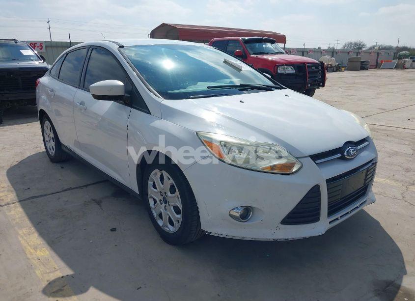 2012 Ford Focus SE (VIN 1FAHP3F23CL355097) main photo