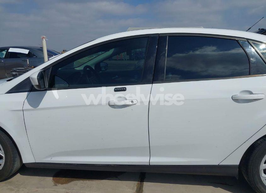 Photo 14 of 2012 Ford Focus SE (VIN 1FAHP3F23CL355097)