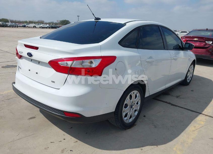 Photo 4 of 2012 Ford Focus SE (VIN 1FAHP3F23CL355097)