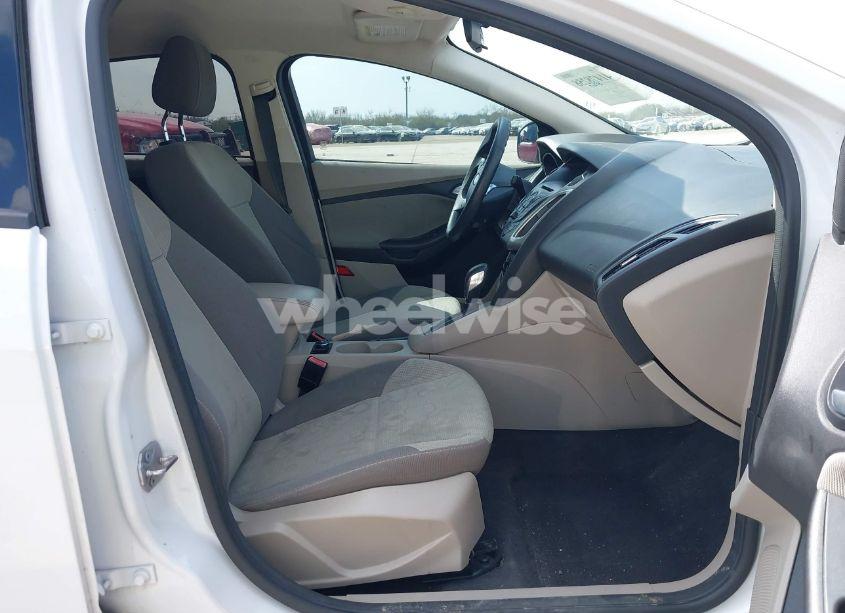 Photo 5 of 2012 Ford Focus SE (VIN 1FAHP3F23CL355097)