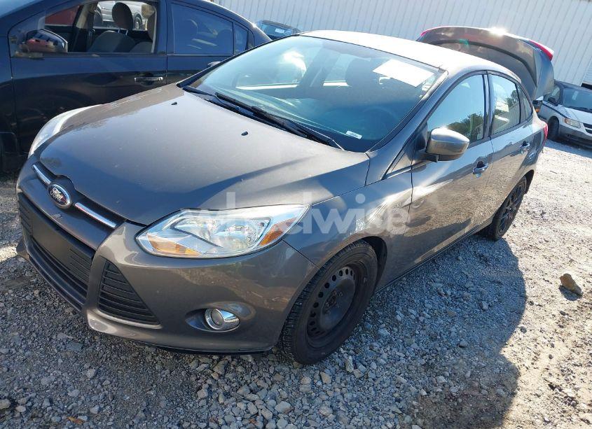 Photo 2 of 2012 Ford Focus SE (VIN 1FAHP3F23CL389864)