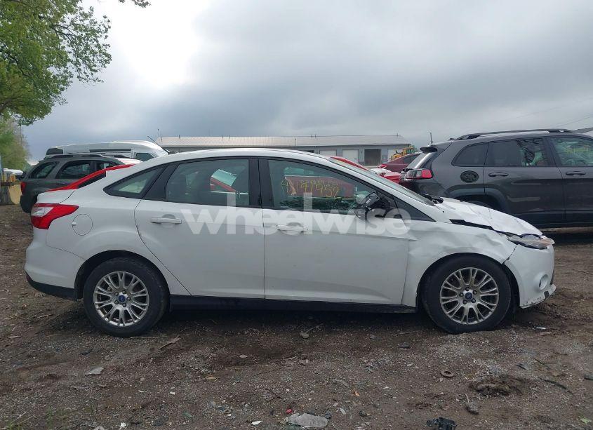 Photo 13 of 2012 Ford Focus SE (VIN 1FAHP3F23CL397771)