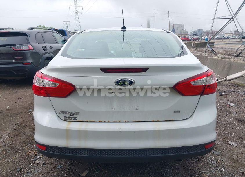 Photo 16 of 2012 Ford Focus SE (VIN 1FAHP3F23CL397771)