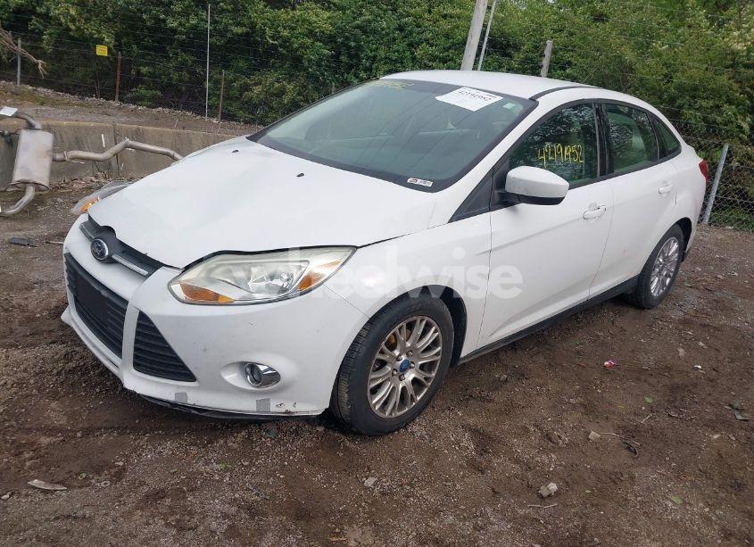 Photo 2 of 2012 Ford Focus SE (VIN 1FAHP3F23CL397771)