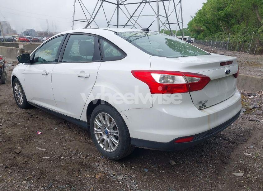 Photo 3 of 2012 Ford Focus SE (VIN 1FAHP3F23CL397771)