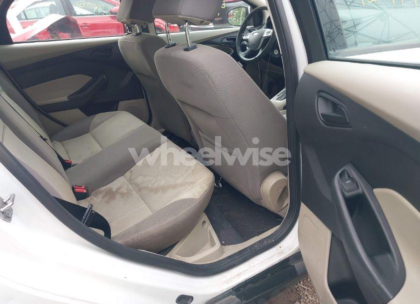 Photo 8 of 2012 Ford Focus SE (VIN 1FAHP3F23CL397771)