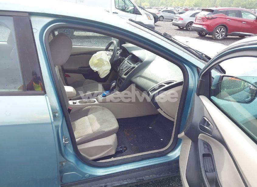 Photo 5 of 2012 Ford Focus SE (VIN 1FAHP3F23CL407585)