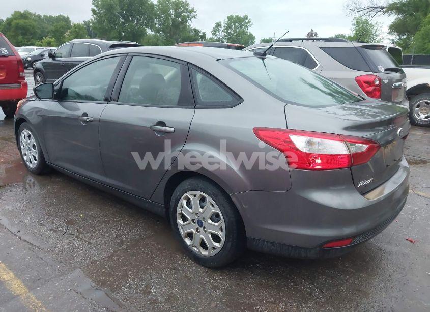 Photo 3 of 2012 Ford Focus SE (VIN 1FAHP3F23CL450033)