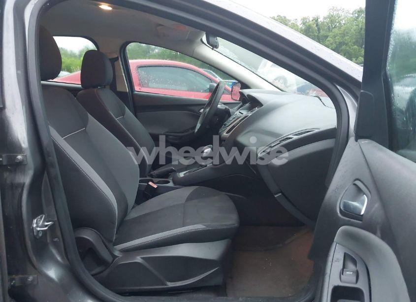 Photo 5 of 2012 Ford Focus SE (VIN 1FAHP3F23CL450033)