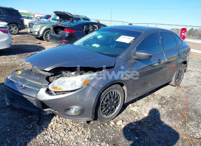 Photo 2 of 2012 Ford Focus SE (VIN 1FAHP3F23CL475062)