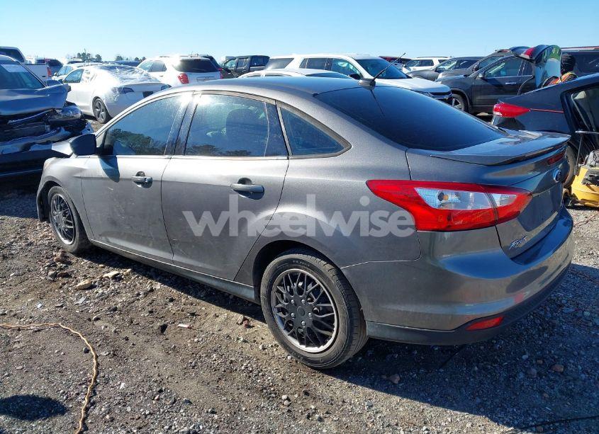 Photo 3 of 2012 Ford Focus SE (VIN 1FAHP3F23CL475062)