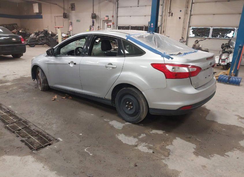Photo 3 of 2012 Ford Focus SE (VIN 1FAHP3F24CL167978)