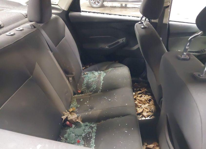 Photo 8 of 2012 Ford Focus SE (VIN 1FAHP3F24CL167978)