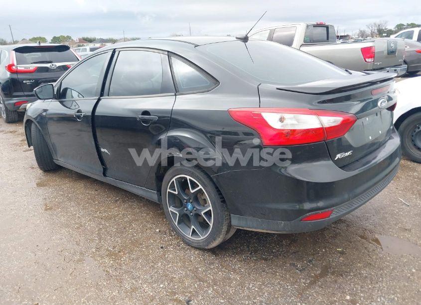 Photo 3 of 2012 Ford Focus SE (VIN 1FAHP3F24CL174400)