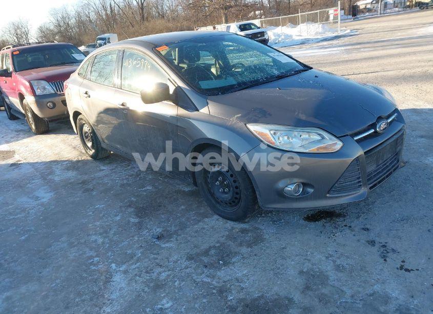 2012 Ford Focus (VIN 1FAHP3F24CL175496) main photo
